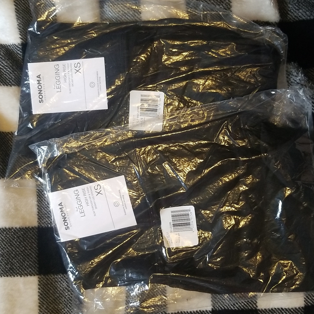 Two unopened high rise xs leggings